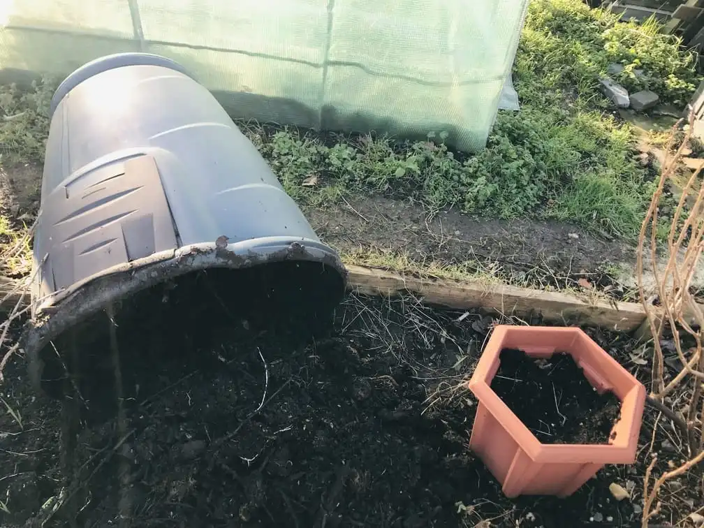 Sifting compost bin