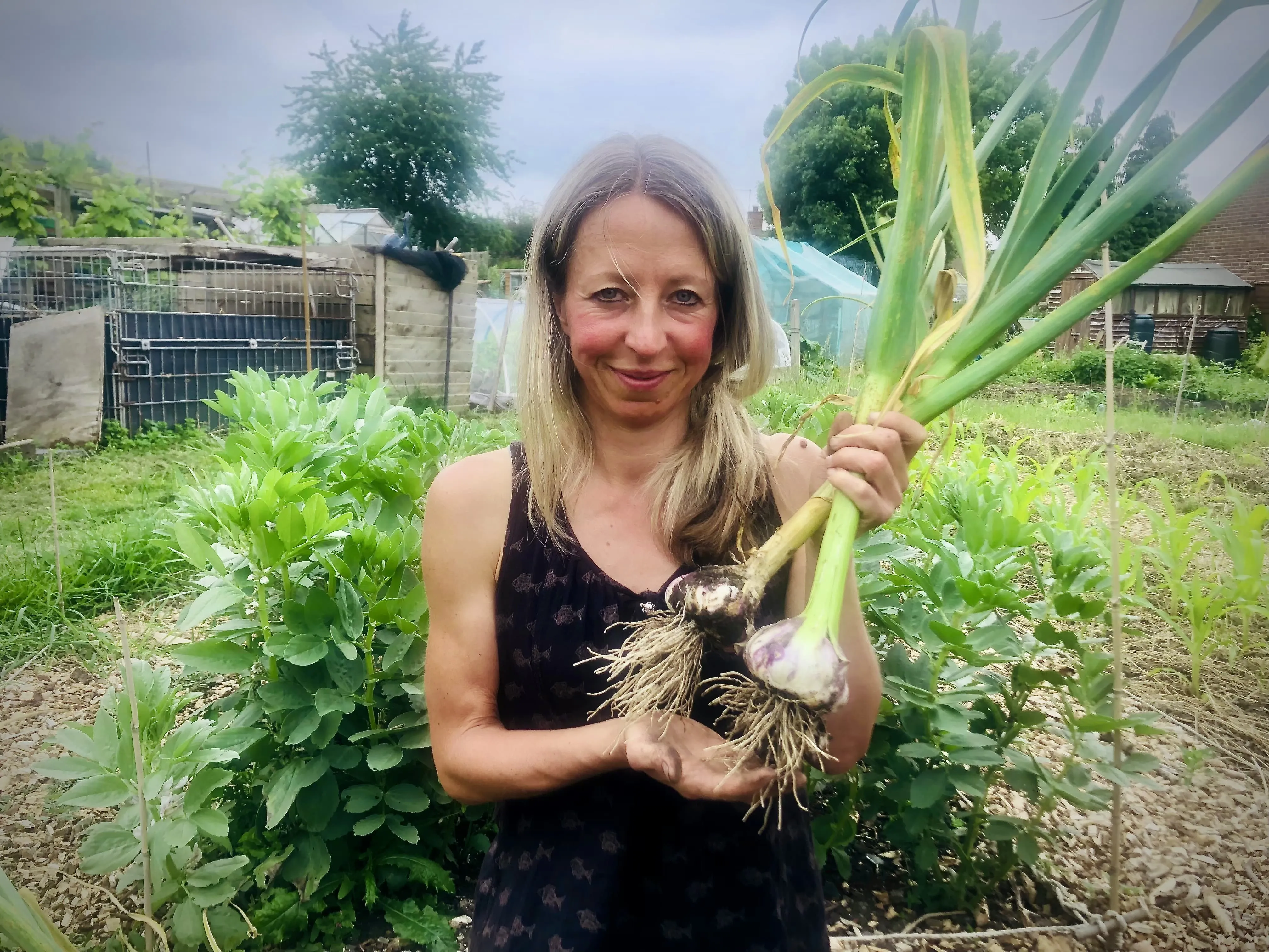 Vicky Salter holding large garlic bulbs