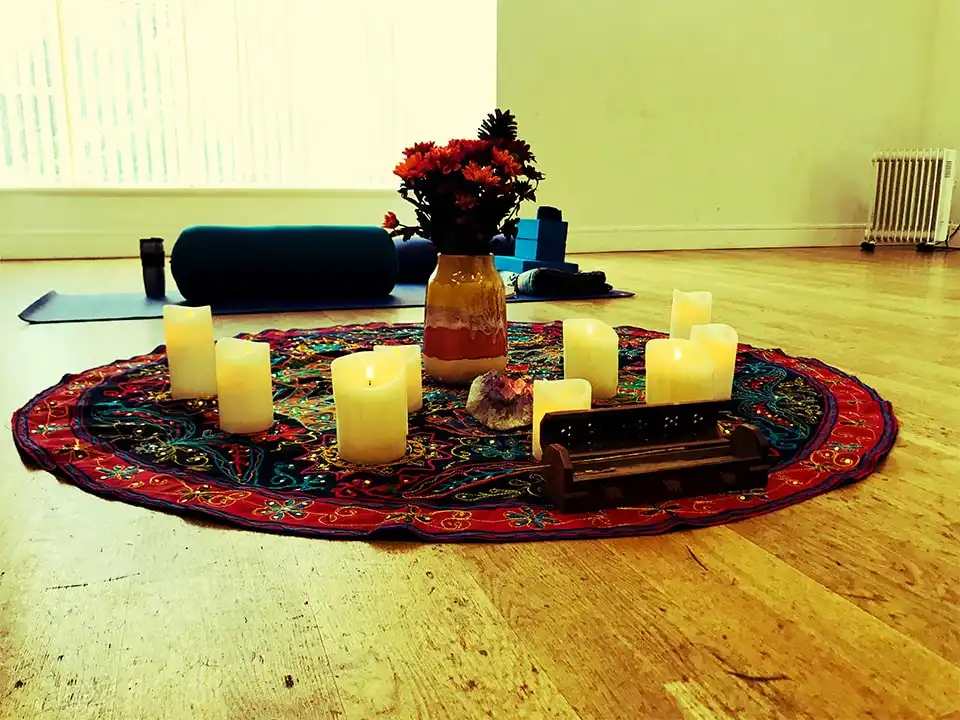 Candles on a round mat