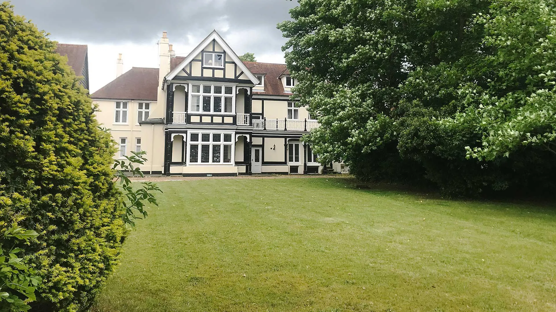 Yoga Herts outdoor yoga at Goffs Oak House.